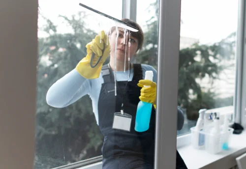 Nettoyage de vitres intérieures et extérieures à Saint-Quirc